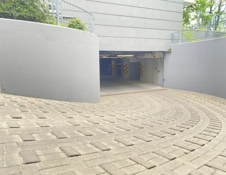 Unicka3 zjazd garaż